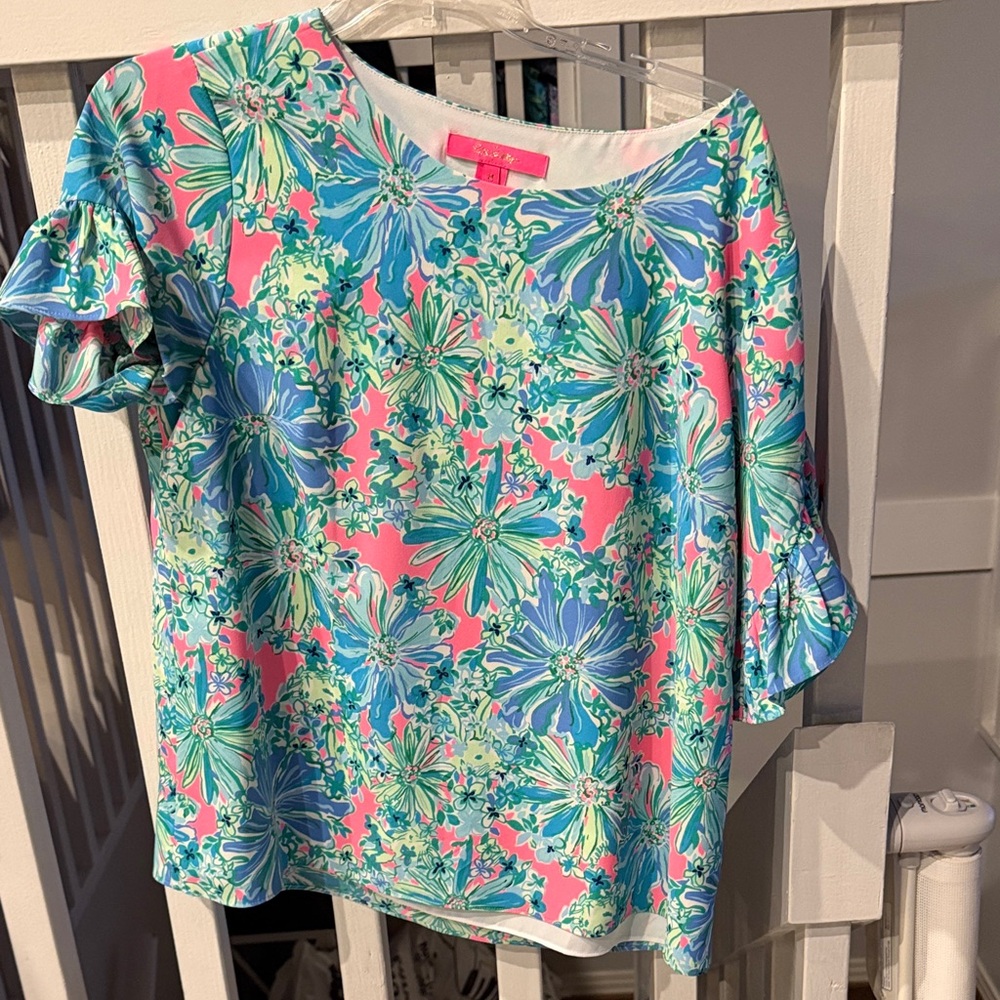 Lilly Pulitzer Darlah Lileeze Top in the "Soleil Pink Good Hare Day" print
